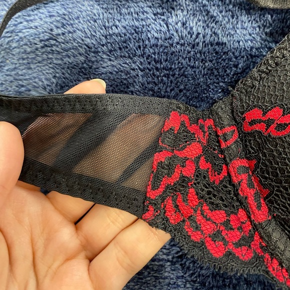 Red and black lace bra - LaSenza 32B - Picture 2 of 5